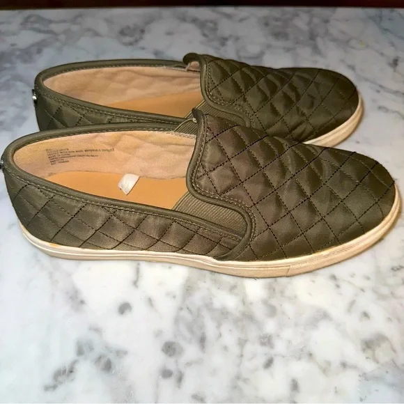 Mossimo Supply Co quilted slip on Shoes Olive color - Picture 2 of 4